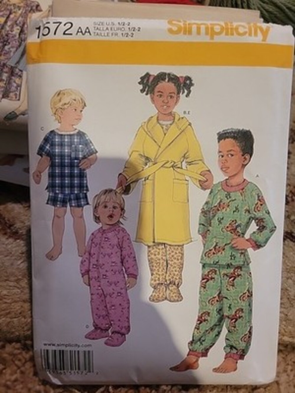 Simplicity Pattern 1572 Childs Pajamas And Robe Sz 1/2 To 2 FACTORY FOLDED